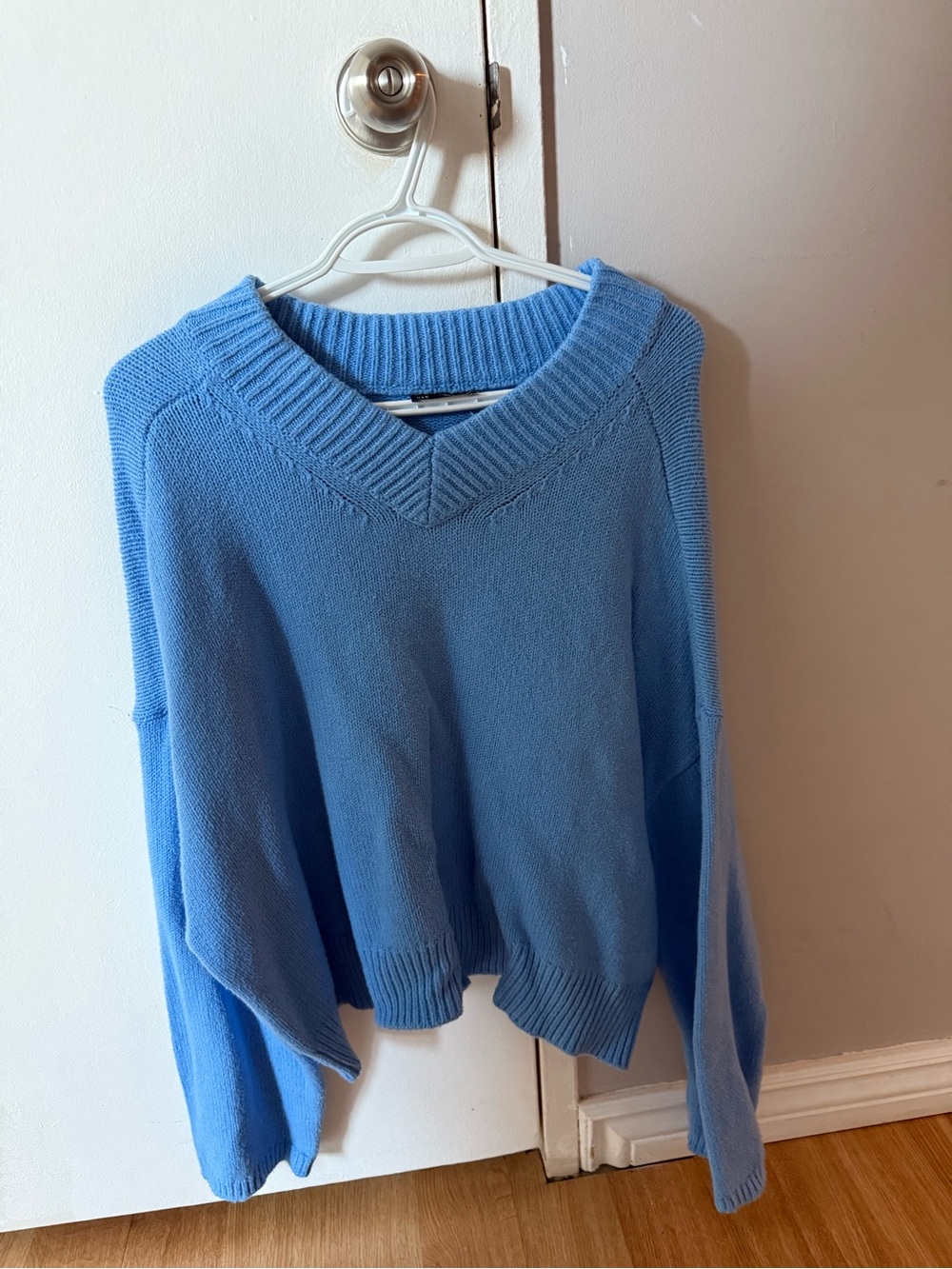 GAP Women's Light Blue V-Neck Sweater